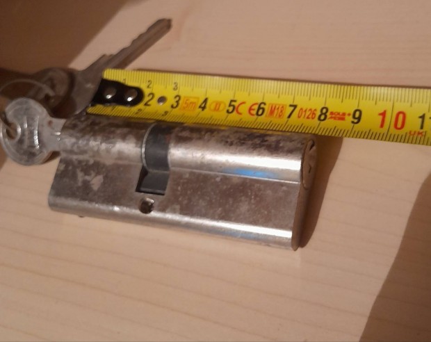 Zár + zárbetét 3db kulccsal