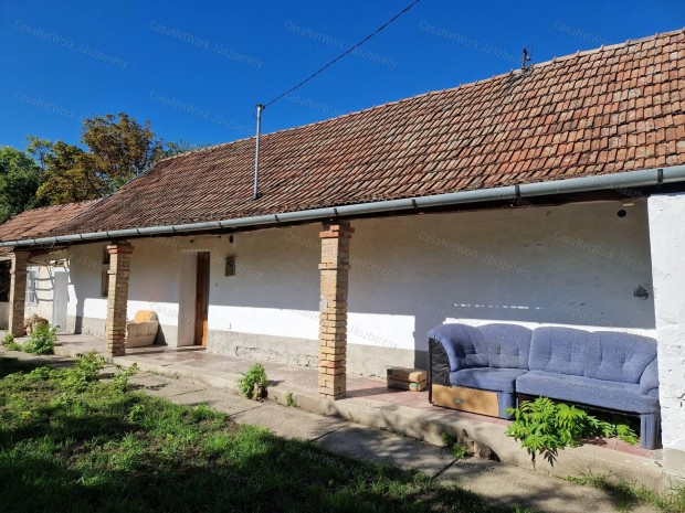 Zar�nkon, fel�j�t�s alatt �ll�, 69 nm-es, 2 szob�s csal�di h�z elad�