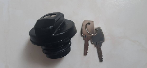Zárható tanksapka eladó! - Újszerű!