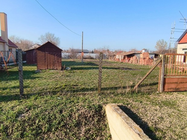 Z�rtkert Szeged-T�p�n elad�