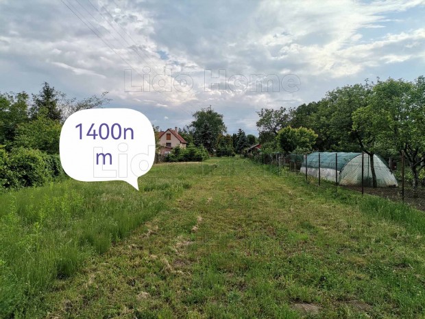Zártkerti 1400 nm-es telek