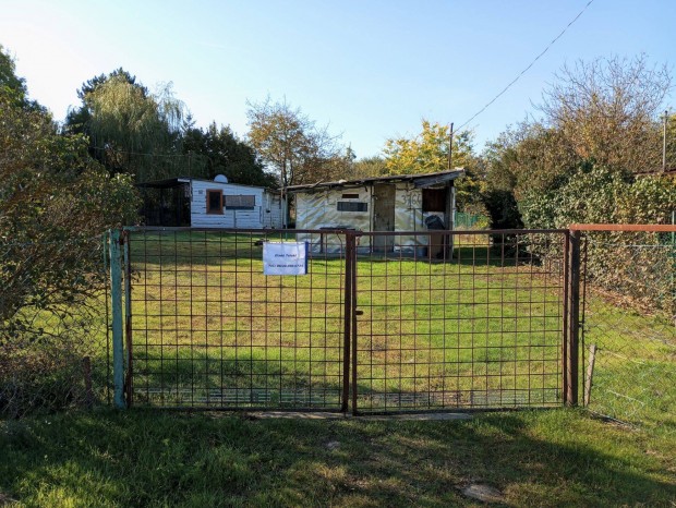 Z�rtkerti telek,H�v�zgy�rk�n