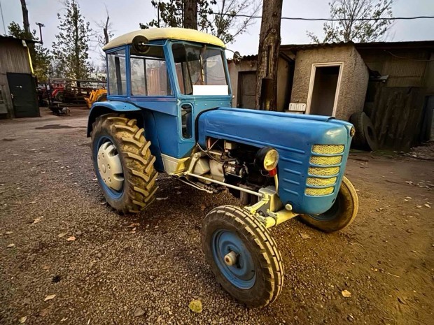 Zetor 3011 Piros rendszmos