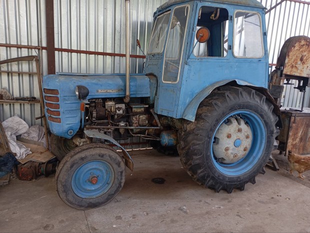 Zetor 3011 szalagfűrésszel