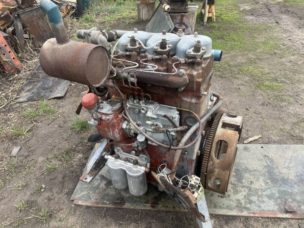 Zetor, unc 3 hengeres motor kev�s �zem�r�val 