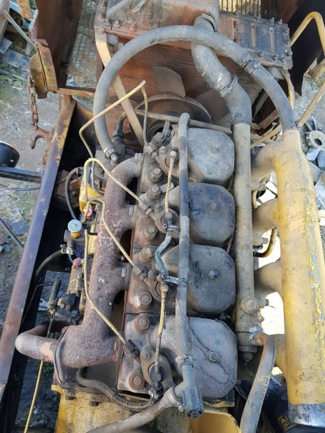 Zetormotor 4 hengeres komplett.