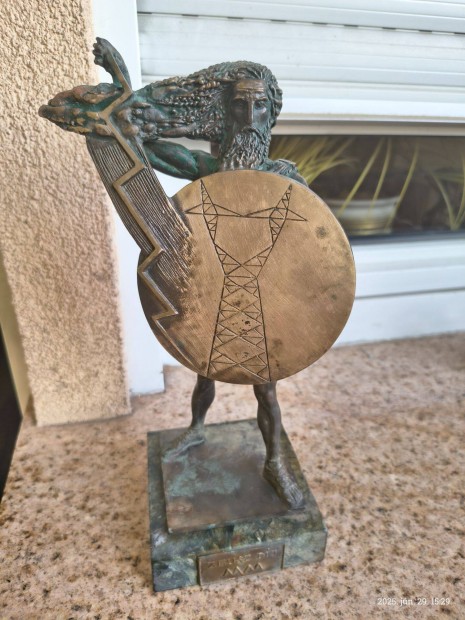 Zeusz bronz szobor, bronzból