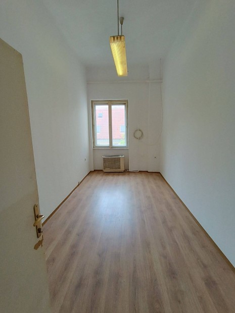 Zichy ligetn�l elad� �zlethelyis�g