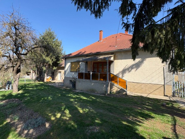 Zim�nyban Csal�di H�z Elad�