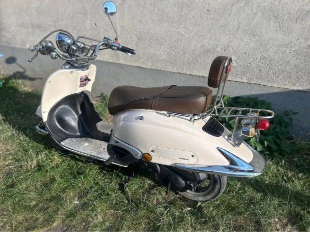 Znen 4 tem 50 kbcentis robog motor