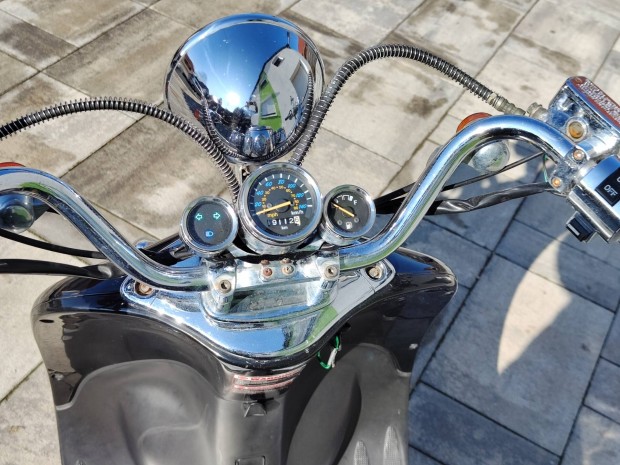 Znen zn125t-e retró robogó chopper