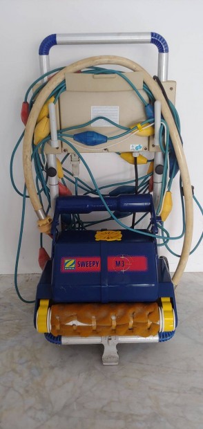Zodiac Sweepy M-3 típusú önjáró medence tisztító berendezés + szállító