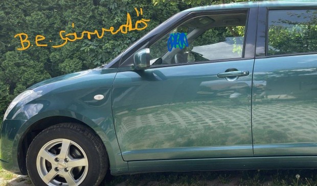 Zöld Suzuki Swift III bal első sárvédő