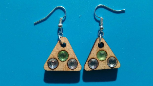 Zld-fehr, strasszkves flbeval. Ajndk karcsonyra mikulsra