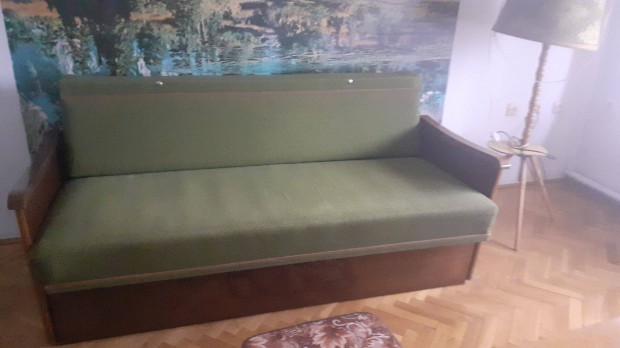 Zöld színű ágy
