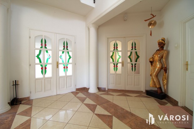 Z�ld�vezeti panor�ma szaun�val,konditeremmel,dupla gar�zzsal