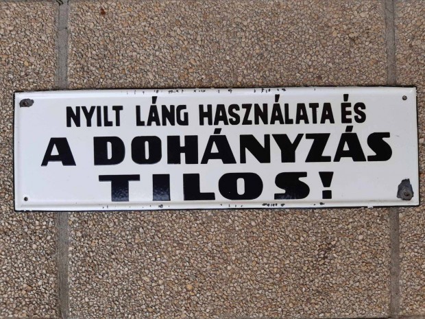 Zomncozott "Tilos a dohnyzs tbla"