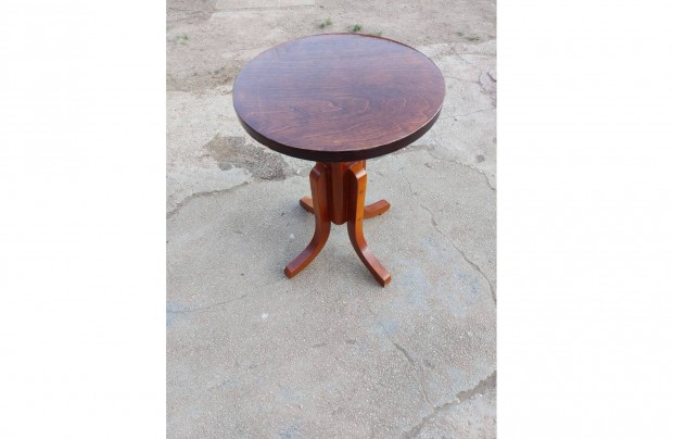 Zongorasz�k elad�. �ll�that� magass�g