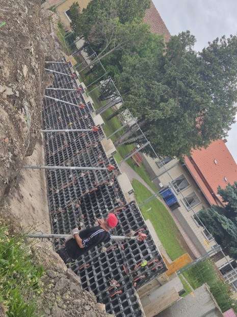 Zsaluzni tudó segédmunkásokat keresünk.