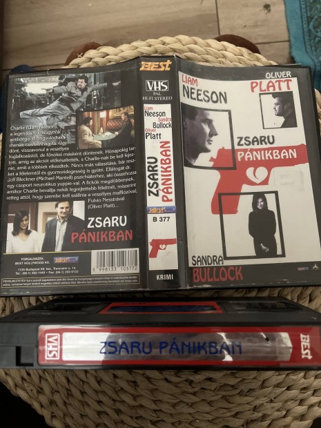 Zsaru pnikban vhs