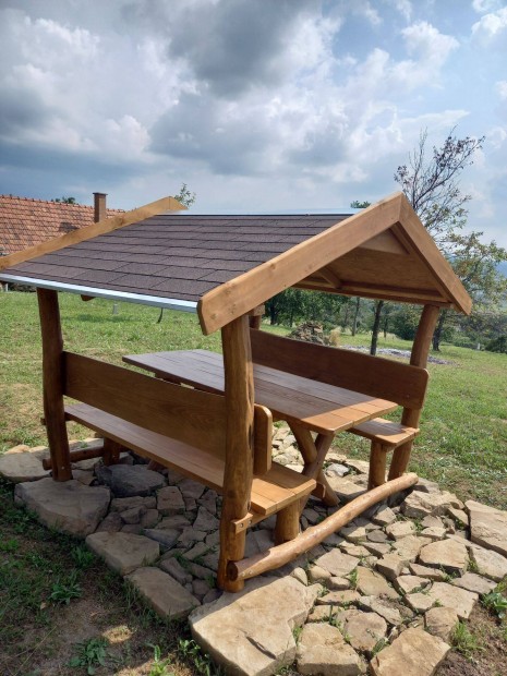 Zsindely tetős kerti bútor