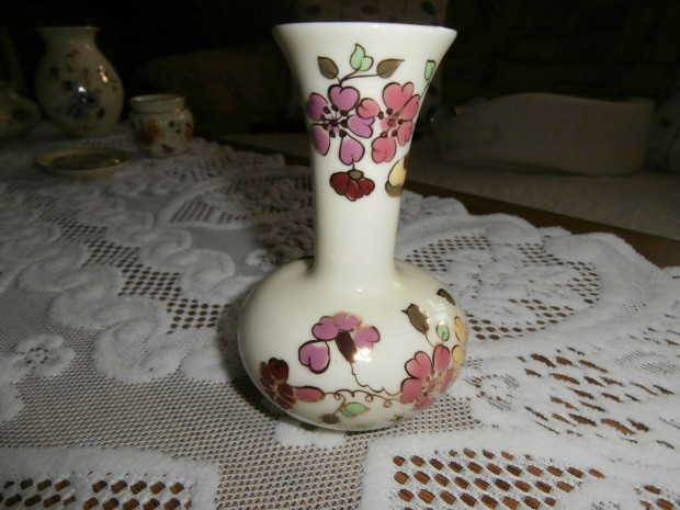 Zsolnai porcelán virágmintás váza eladó Szombathelyen, 5 900 FT