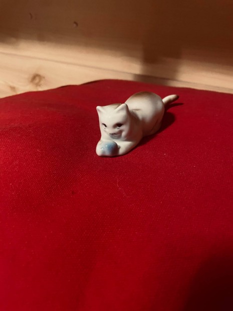 Zsolnay porceln cica