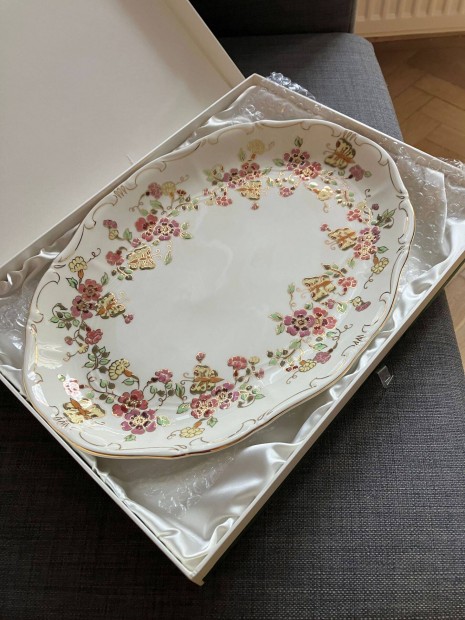 Zsolnay porcel�n k�n�l�t�l d�szdobozban 36�26 cm, aranyozott,