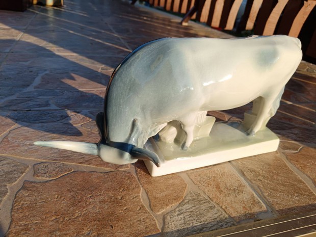 Zsolnay porcelán szürke marha