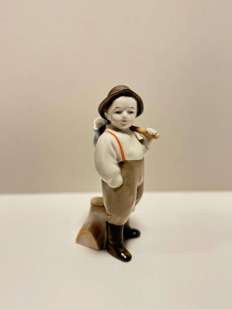 Zsolnay porcelán vízhordó fiú 084