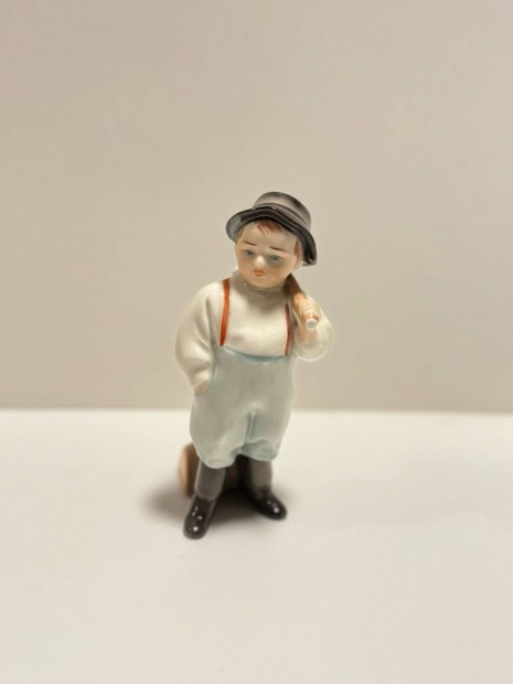 Zsolnay porcelán vízhordó fiú 092