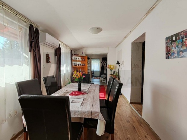 Zsomb�i k�nyelmes, 5 szob�s otthon elad�!