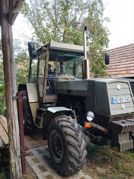 Zt323 traktor elad 