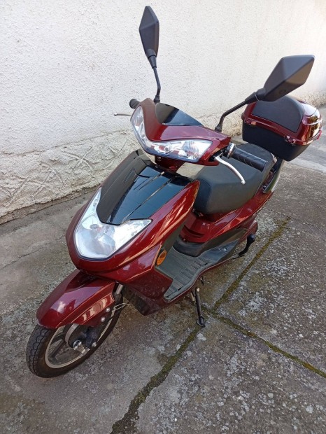 Ztech 27 elektromos kerékpár/robogó