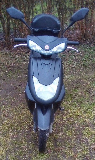 Ztech 27 elektromos robog� elad�