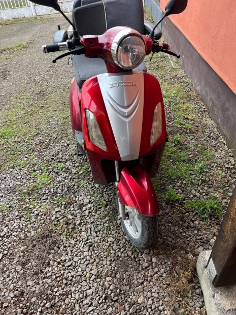 Ztech 3 kerek� elektromos moped roller