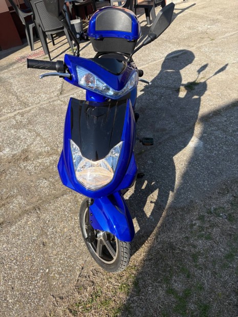 Ztech ZT-27 warrior 48v20-22ah elektromos robog� k�k