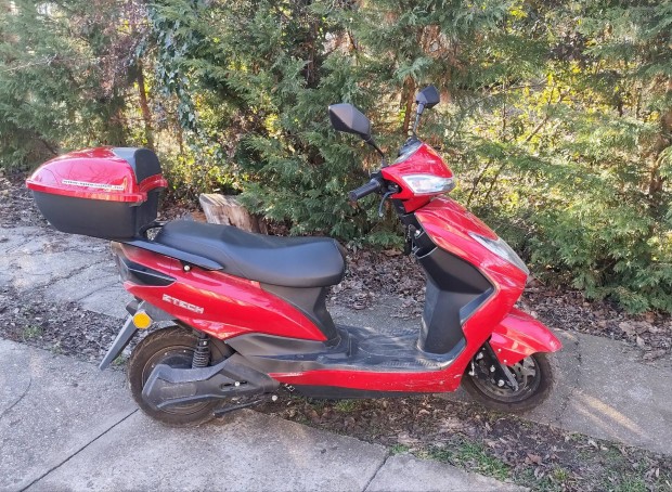 Ztech ZT-36 A Luna elektromos robog� 25km/h