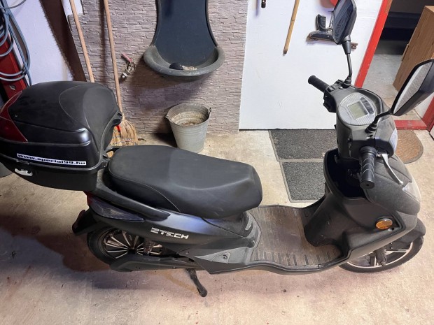 Ztech classical elektromos robog�