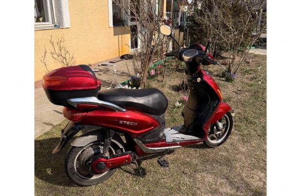 Ztech elektromos robog� elad� karbantartott, �jabb akkuval