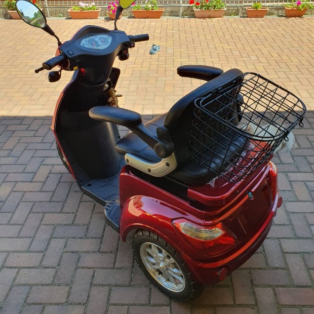 Zthec hromkerek moped robog