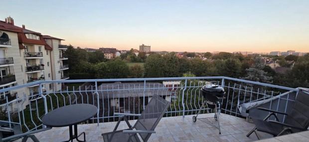 Zugl�ban, Szuper helyen, Szuper lak�s kiad�