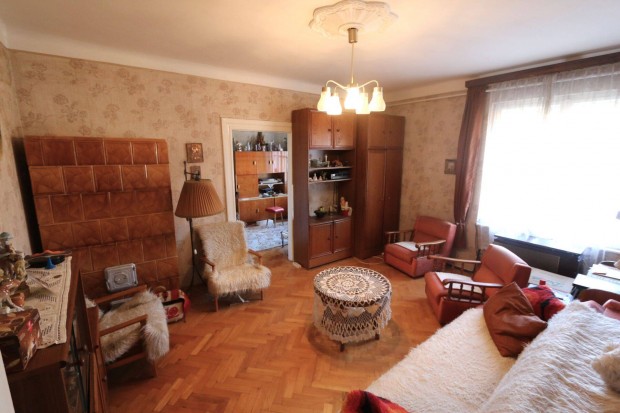 Zugl�ban k�tszob�s fel�j�tand� lak�s elad� fel�j�tott t�rsash�zban