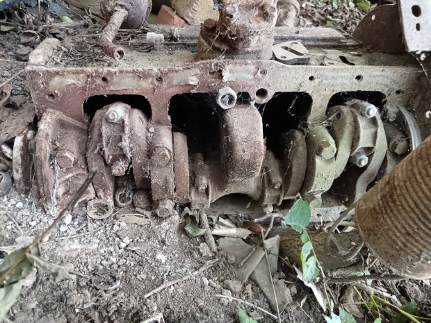 Zuk motor +olajteknő eladó szettár,vagy domino feltöltés csere