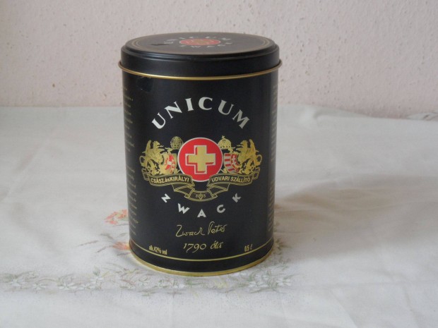 Zwack Unicum fm doboz