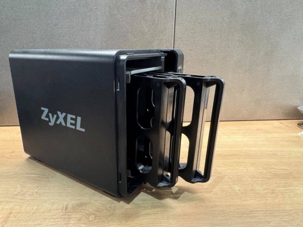 Zyxel NAS 326 - hibtlan - 2 db 3,5" HDD