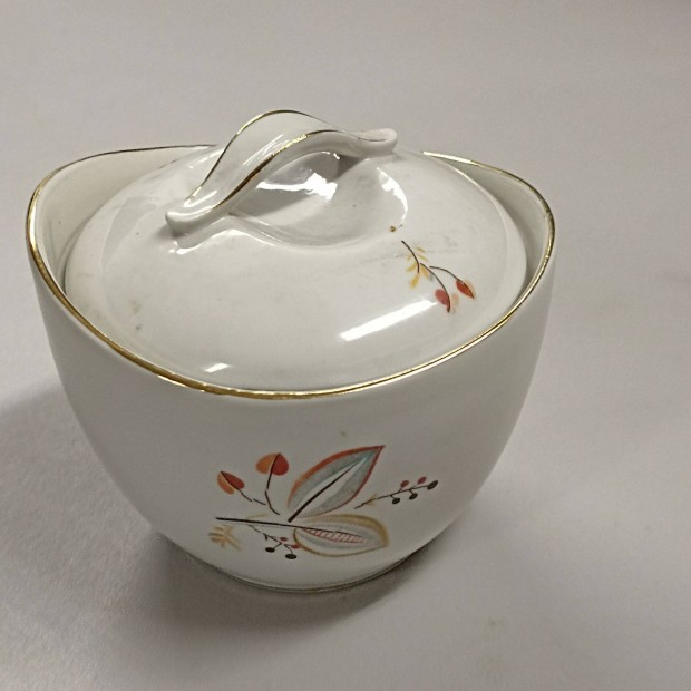 (113) Hollhzi porceln cukortart 11 cm