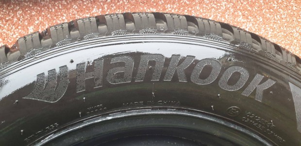 (22000Ft/db) 4db-os tligumi hankook gumiszett 185/60R14 82T elad