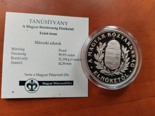 "A Magyar Köztársaság Elnökétől" Kitüntetö érem 0.999 ezüst 1