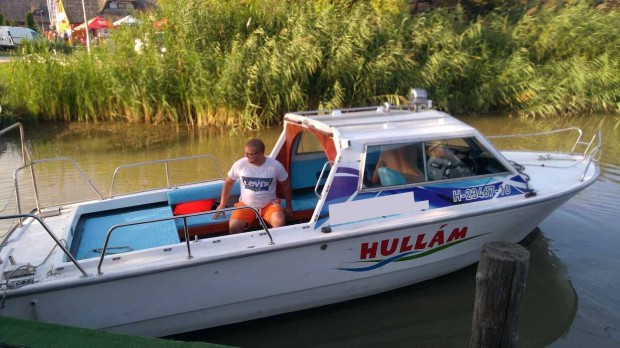 "Balatonfüred M3 -as típusú műanyag, kajütös, motoros kishajó!